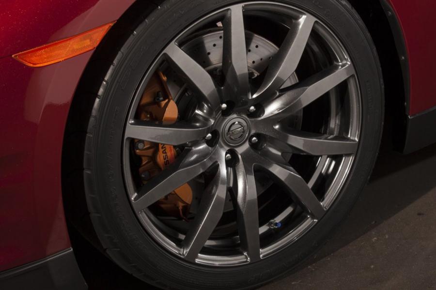  Nissan GT-R 2015 года  (фото 12 из 56)